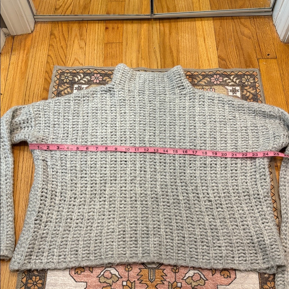 ✨ AERIE ✨ Gray Wool Alpaca Blend Cozy Chunky Turtleneck Sweater Size Small Flaw - Picture 8 of 9